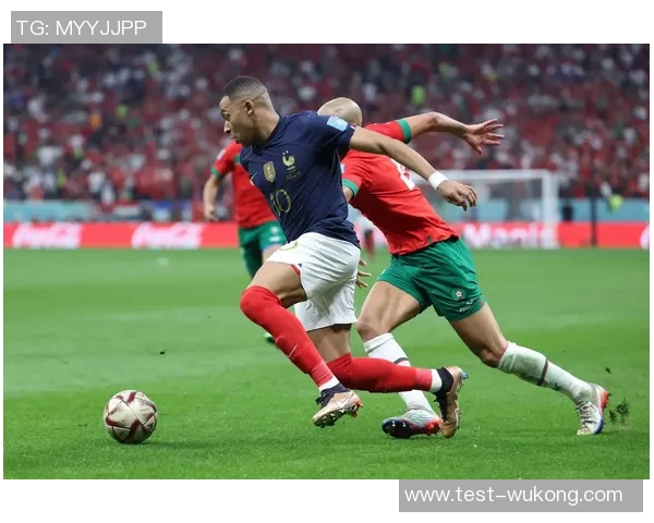 现役足球中场球员的技术特点与战术价值分析